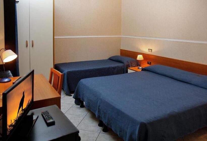 غرفة أساسية ثلاثية, B&b Marina