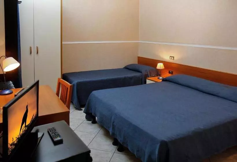 اتاق ساده سه‌ نفره, B&b Marina