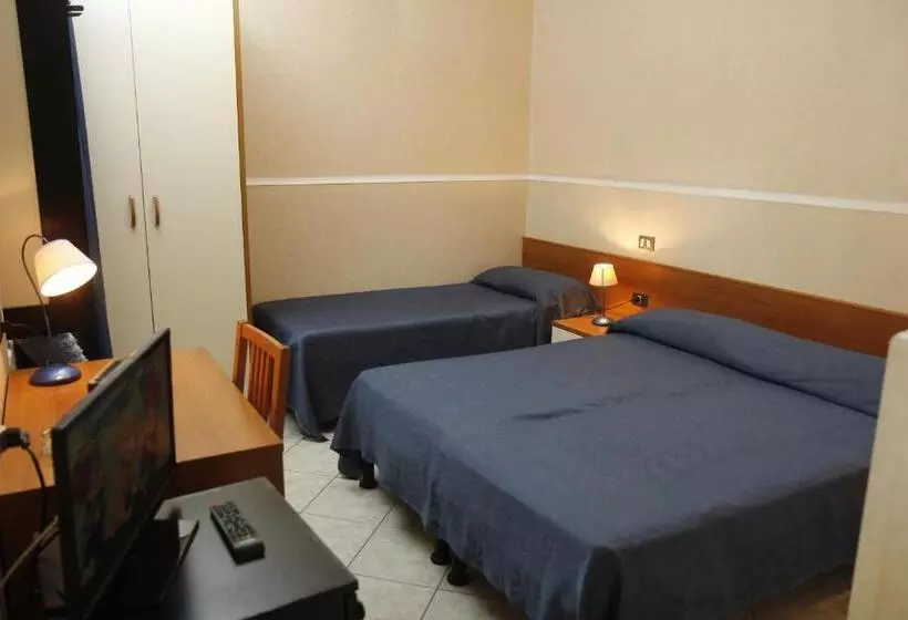 اتاق ساده سه‌ نفره, B&b Marina
