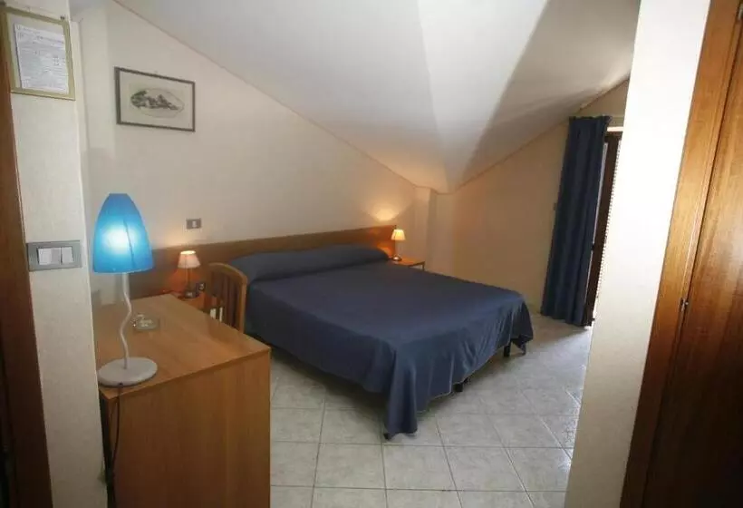 اتاق ساده سه‌ نفره, B&b Marina