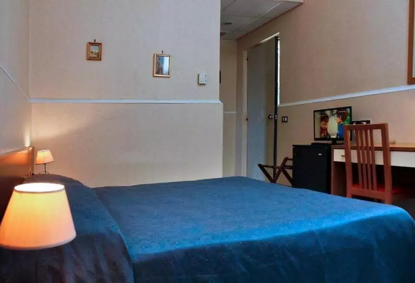 اتاق ساده سه‌ نفره, B&b Marina
