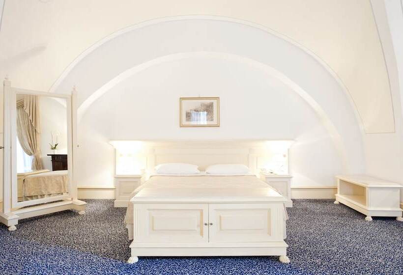 סוויטה, Castello Chiola