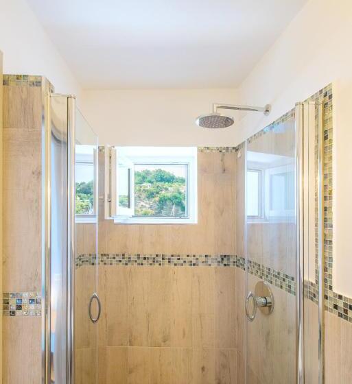 Номер Стандарт Вид на Море, Crescenzo