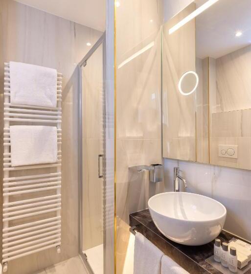 חדר פרסטיז' לשלושה, Feldberg