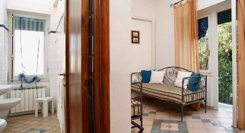 اتاق استاندارد سه نفره, Del Borgo