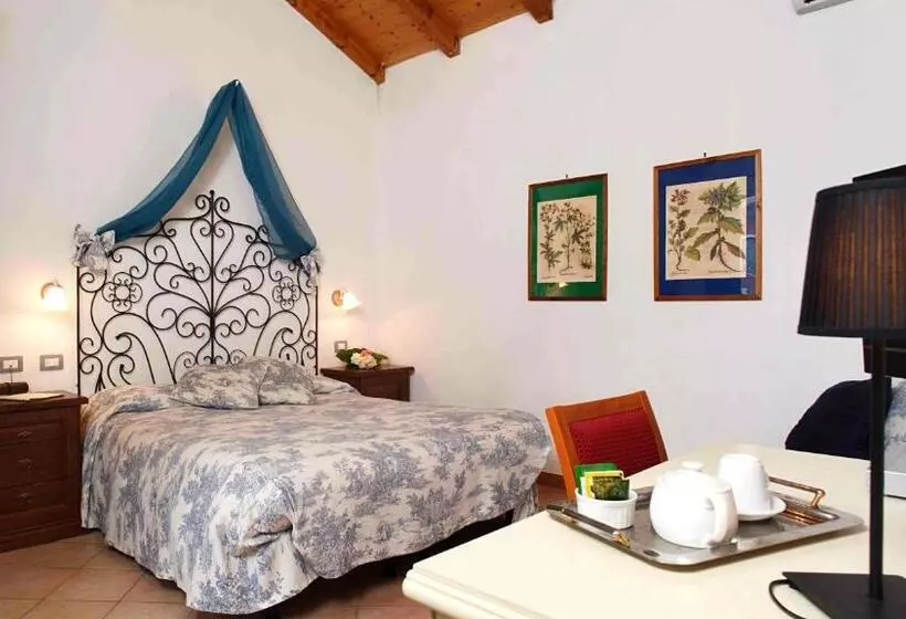اتاق استاندارد سه نفره, Del Borgo