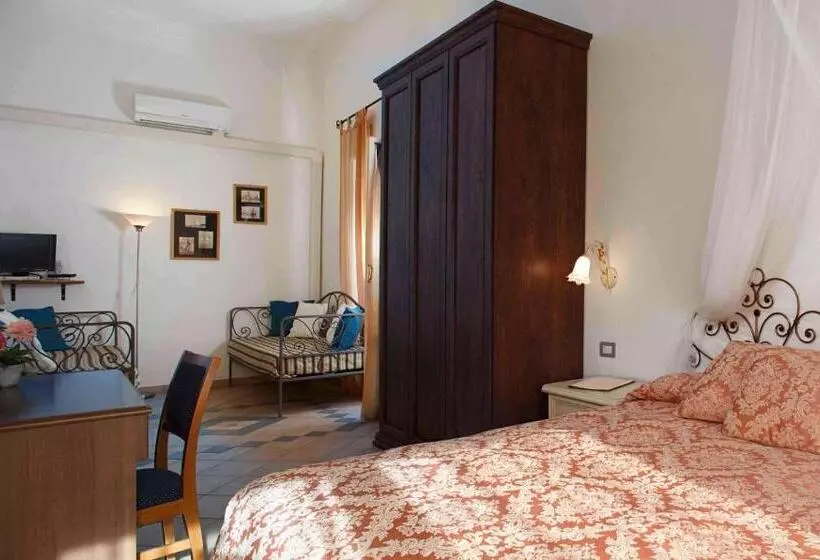 اتاق استاندارد سه نفره, Del Borgo