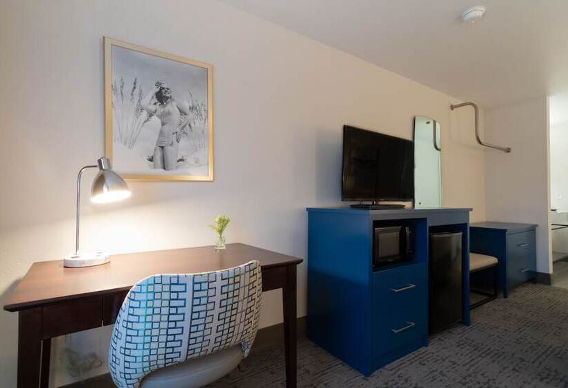 带大床的套房, Oxford Suites Portland  Jantzen Beach