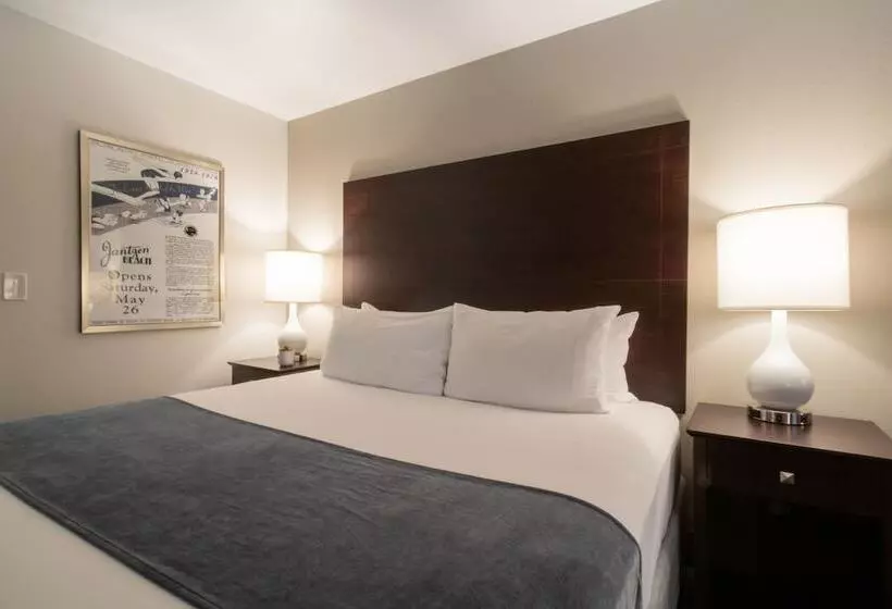 سوئیت با تخت بزرگ, Oxford Suites Portland Jantzen Beach