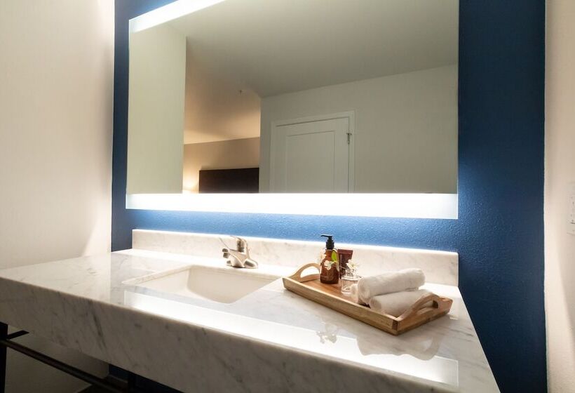 Люкс Executive Кровать Кинг, Oxford Suites Portland  Jantzen Beach