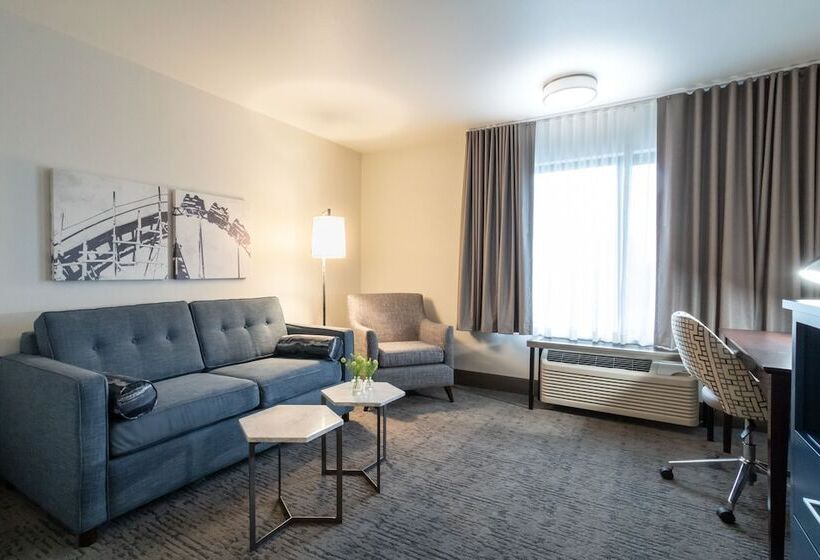 带双人大床的行政管理套房, Oxford Suites Portland  Jantzen Beach