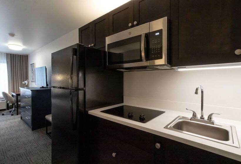 带大床的套房, Oxford Suites Portland  Jantzen Beach