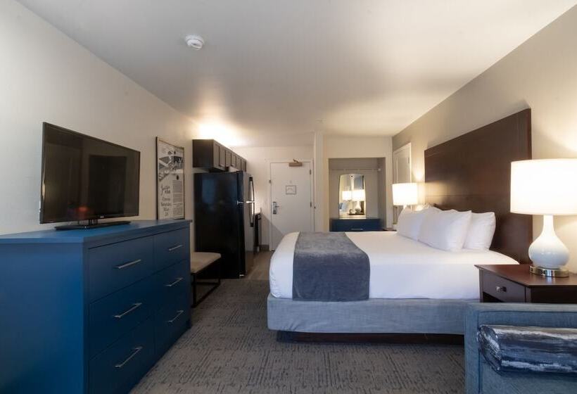 带大床的套房, Oxford Suites Portland  Jantzen Beach