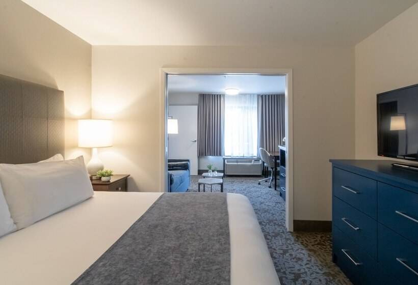 带大床的套房, Oxford Suites Portland  Jantzen Beach