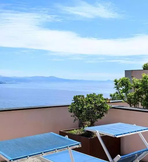 اتاق استاندارد با بالکن و چشم‌انداز دریا, Punta San Martino