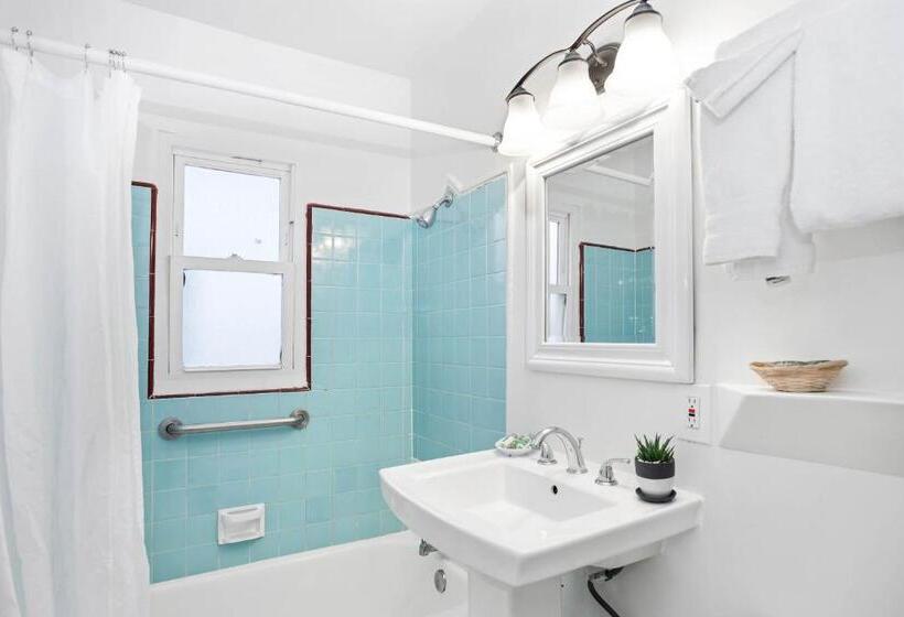 חדר קלאסי לארבעה, Sea Blue