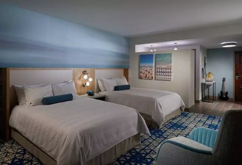اتاق لوکس با چشم‌انداز استخر, Seminole Hard Rock Hotel & Casino Hollywood
