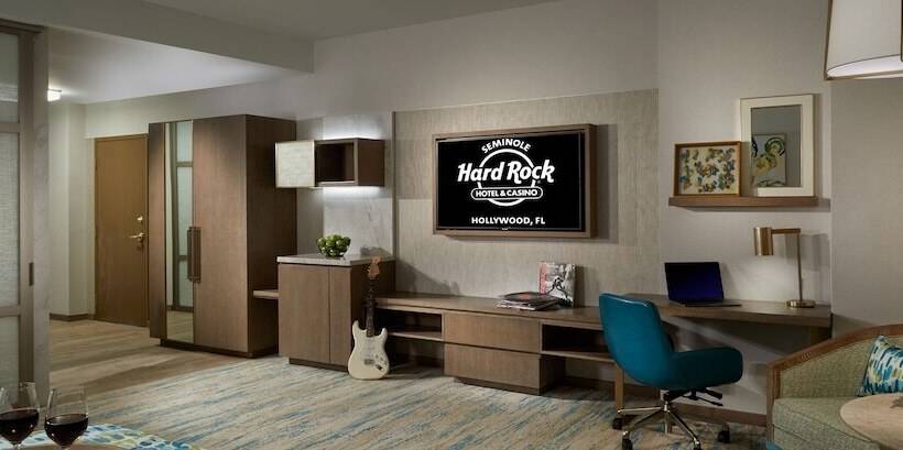 풀장 전망 디럭스 룸, Seminole Hard Rock Hotel & Casino Hollywood