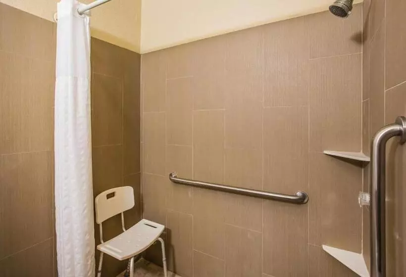 اتاق استاندارد با تخت بزرگ برای معلولان, Super 8 By Wyndham Altoona
