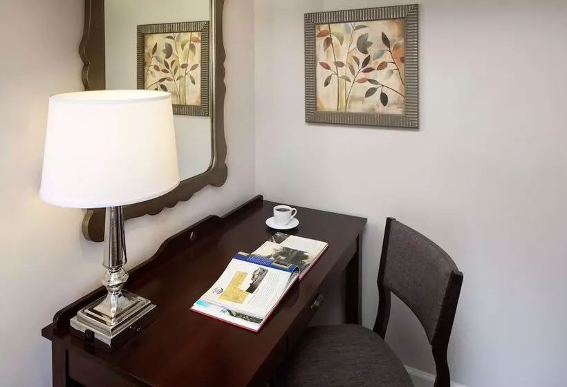 Deluxe Room, The Elms Hotel & Spa, A Destination By Hyatt