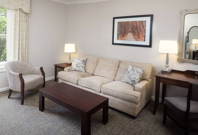 Номер Deluxe, The Elms Hotel & Spa, A Destination By Hyatt