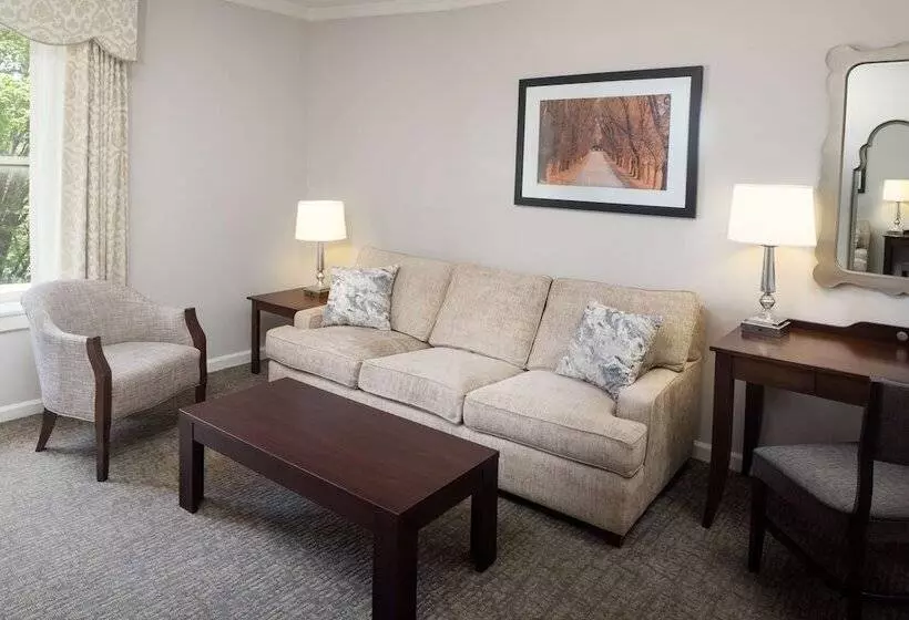 Deluxe Room, The Elms Hotel & Spa, A Destination By Hyatt