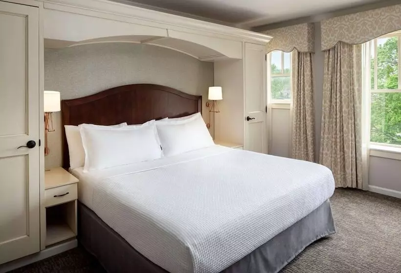 Deluxe Room, The Elms Hotel & Spa, A Destination By Hyatt