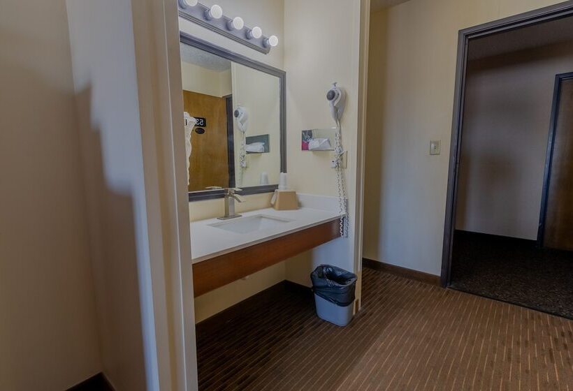 패밀리 룸, Thunderbird Lodge