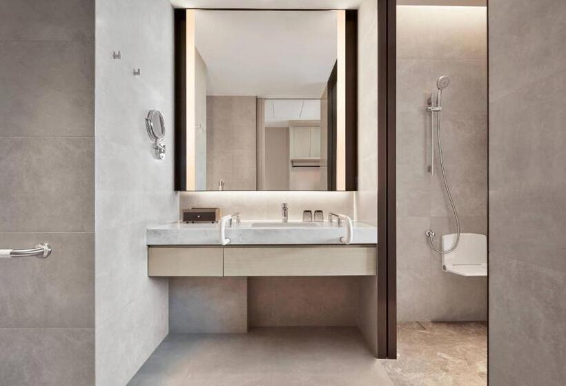 带城市景观和大床的豪华房间, Courtyard By Marriott Qinhuangdao West