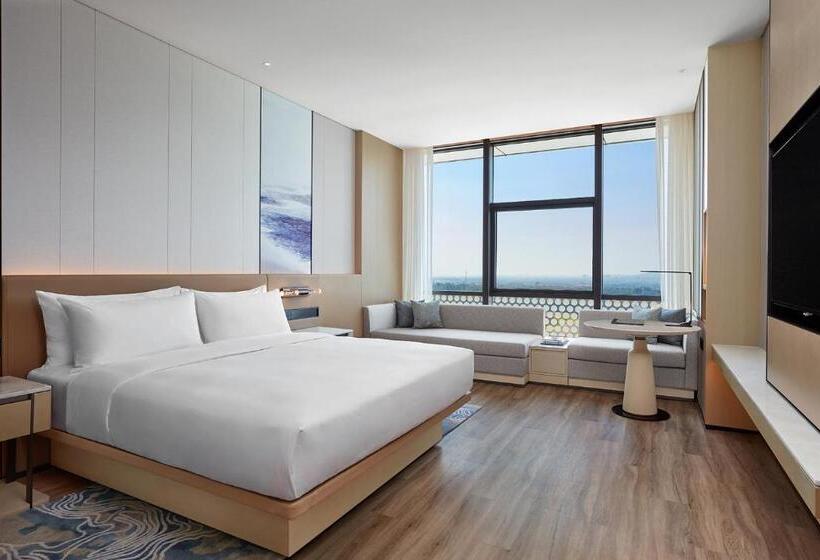 带城市景观和大床的豪华房间, Courtyard By Marriott Qinhuangdao West