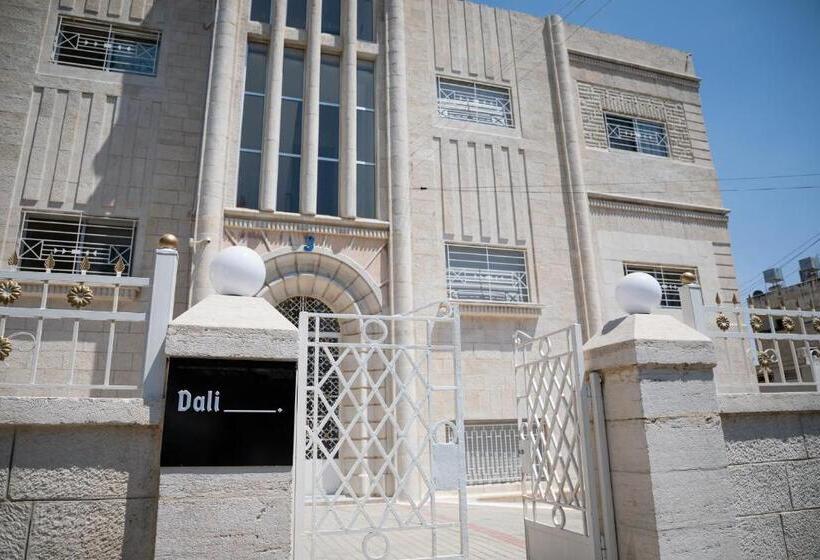 آپارتمان 3 خوابه, Dali House