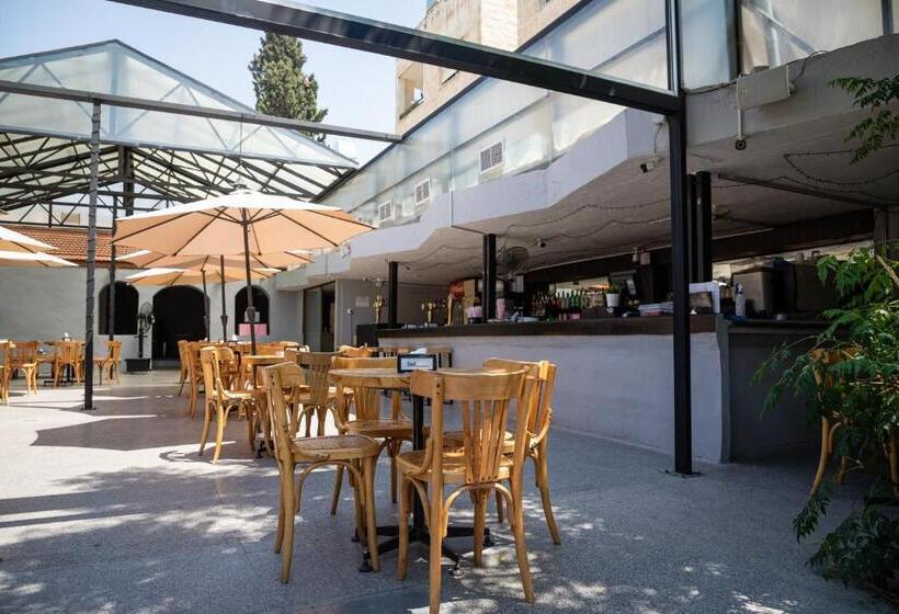 اتاق استاندارد, Dali House