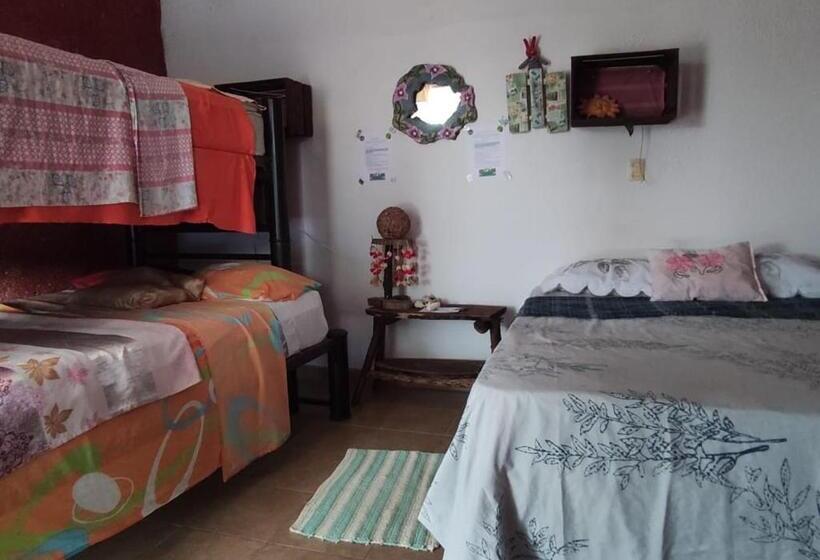 غرفة عائلية, Near Lake Hostal