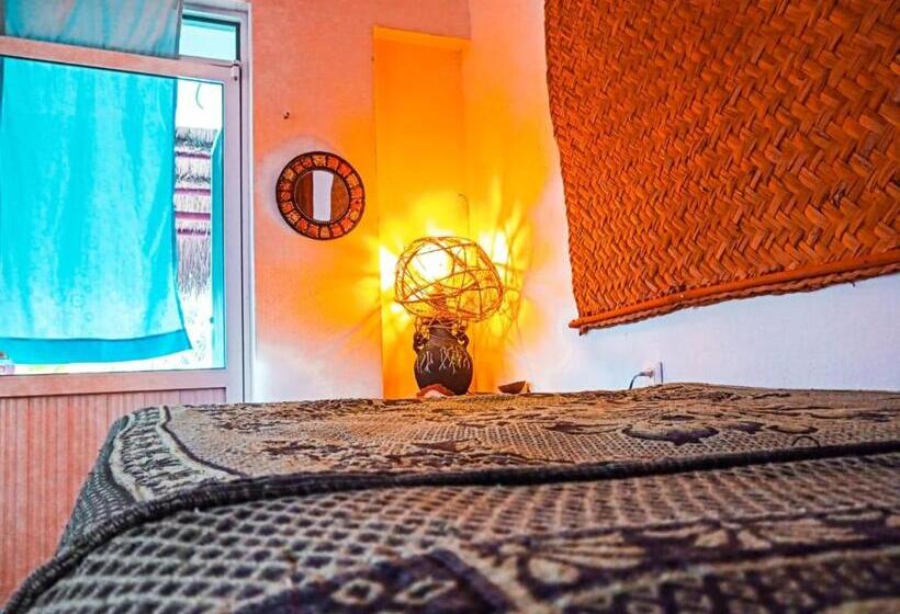 غرفة قياسية ثلاثية, Near Lake Hostal