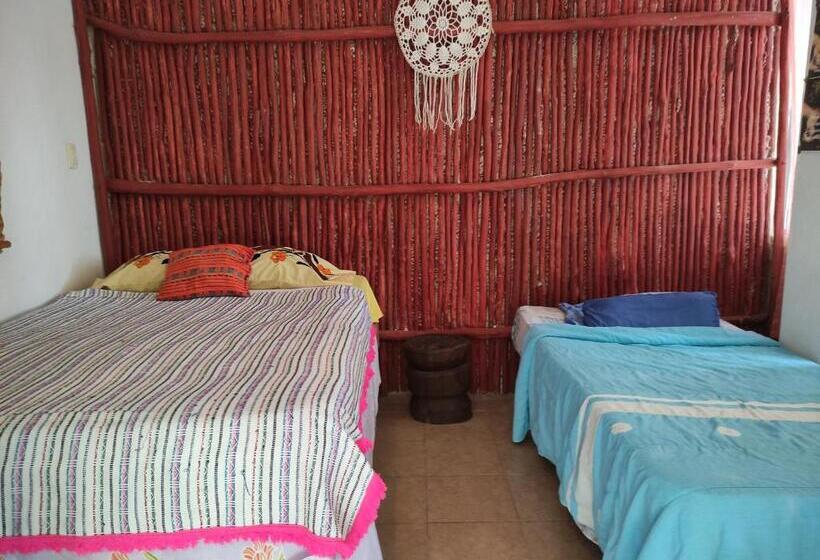 غرفة قياسية ثلاثية, Near Lake Hostal