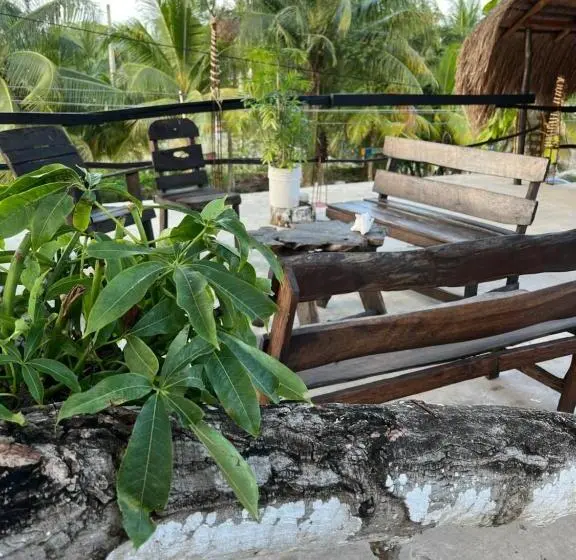 اتاق استاندارد سه نفره, Near Lake Hostal