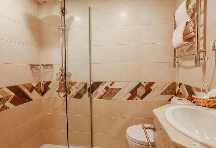 اتاق خانوادگی, Amza Park