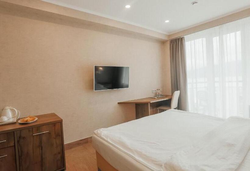 اتاق خانوادگی, Amza Park