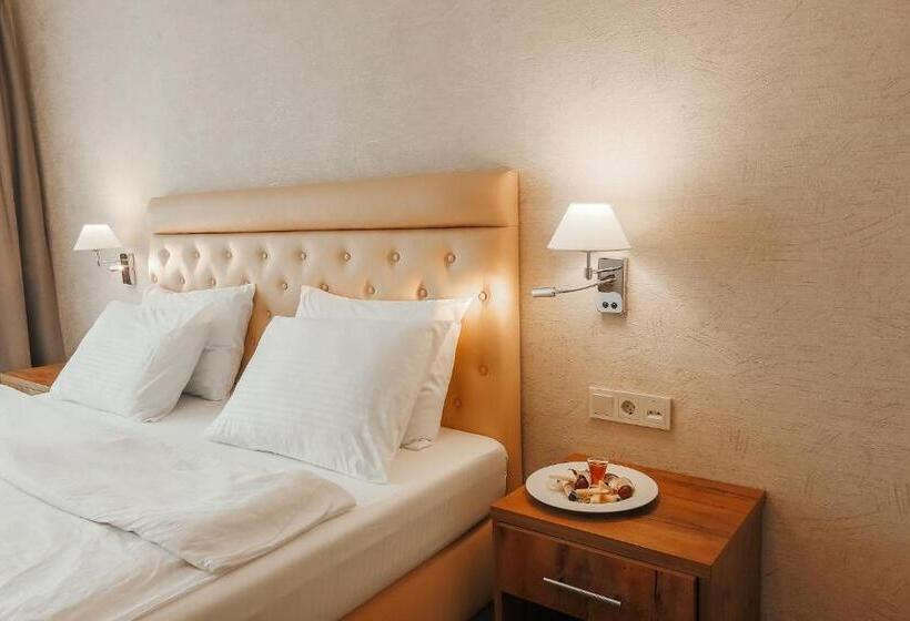 اتاق خانوادگی, Amza Park