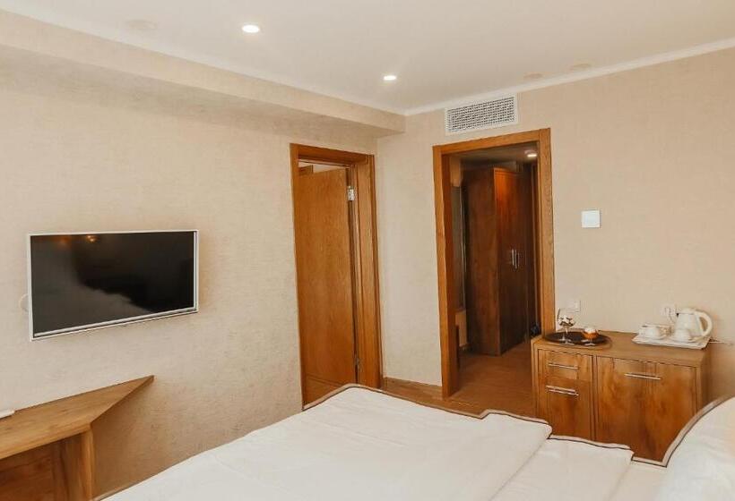 اتاق خانوادگی, Amza Park