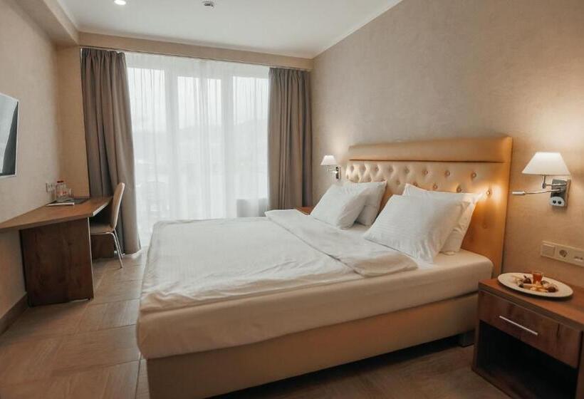 اتاق خانوادگی, Amza Park