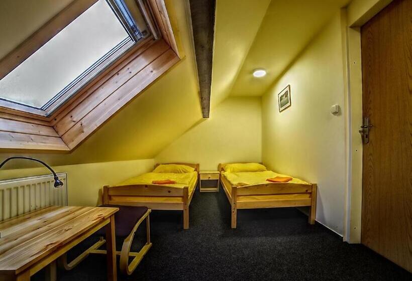 이코노이 4인룸, Penzion Sally