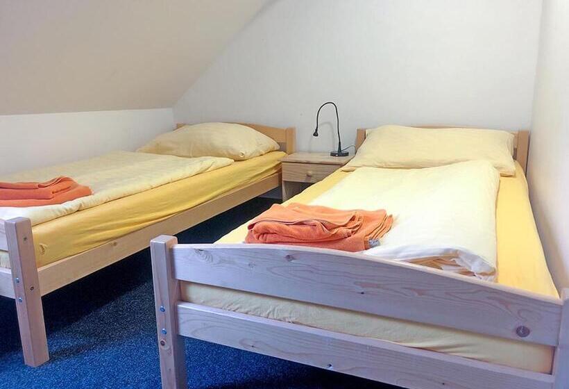 이코노이 4인룸, Penzion Sally