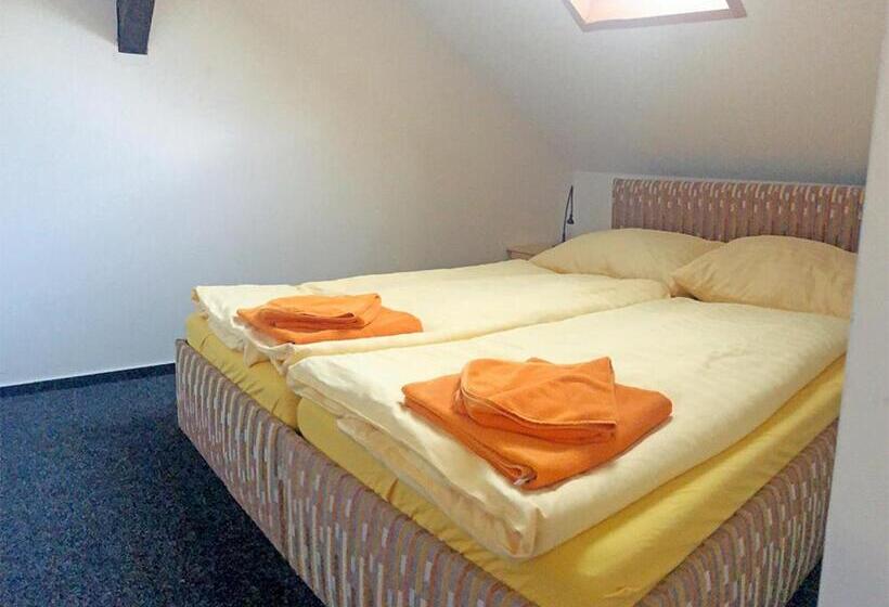 이코노이 4인룸, Penzion Sally