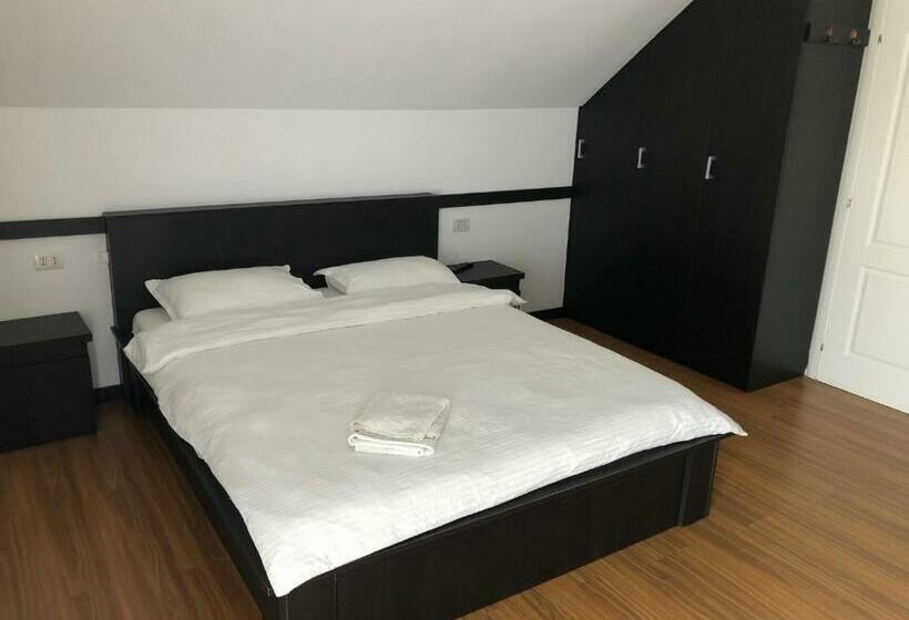 اتاق استاندارد سه تخته با بالکن, Pensiunea Alyna