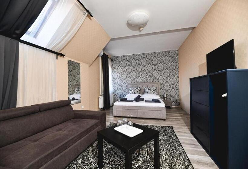 高级家庭房间, Végvári Hotel Eger