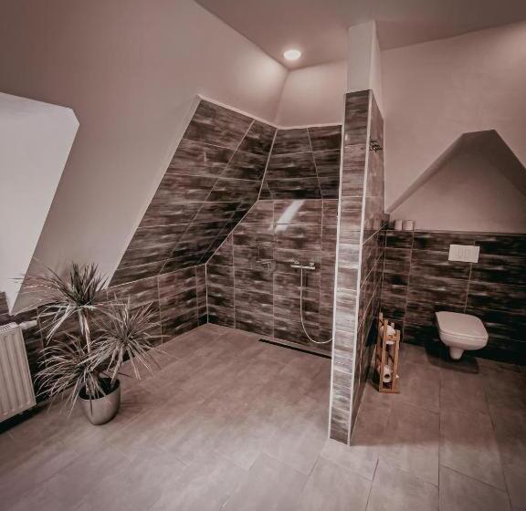 جناح عائلي, Végvári Hotel Eger