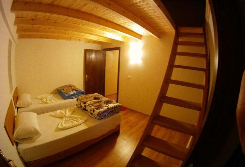 스탠다드 룸, Bujtina Polia