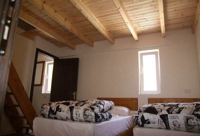 스탠다드 룸, Bujtina Polia