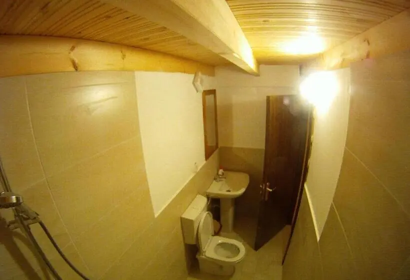 Habitació Quàdruple Estàndard, Bujtina Polia